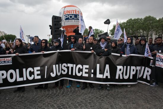Police protests in Paris