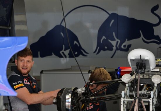 Preparations for Russian leg of Formula One World Championship circuit racing series