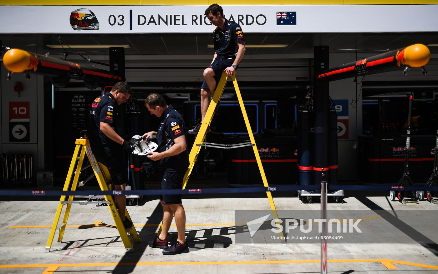 Preparations for Russian stage of Formula 1