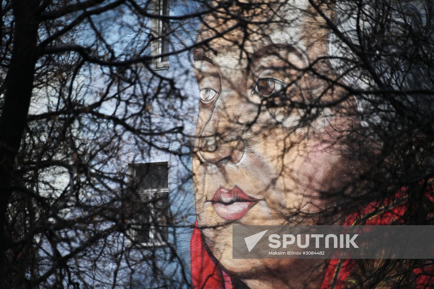 Graffiti on a Moscow building featuring Mikhail Kutuzov