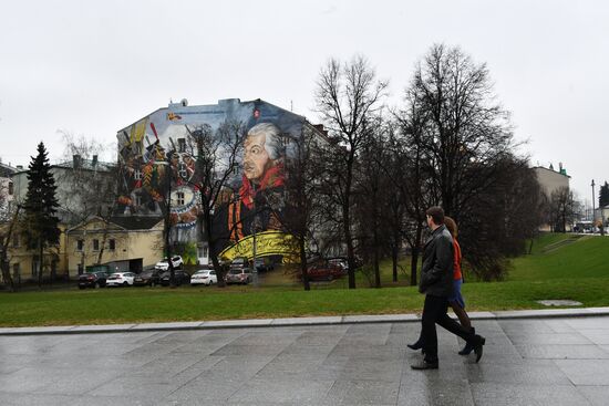 Graffiti on a Moscow building featuring Mikhail Kutuzov