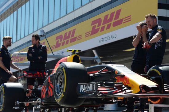 Preparations for Russian leg of Formula One World Championship circuit racing series