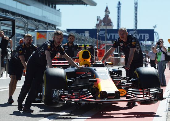 Preparations for Russian leg of Formula One World Championship circuit racing series