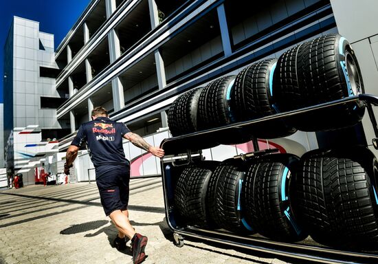 Preparations for Russian stage of F1 World Racing Championship