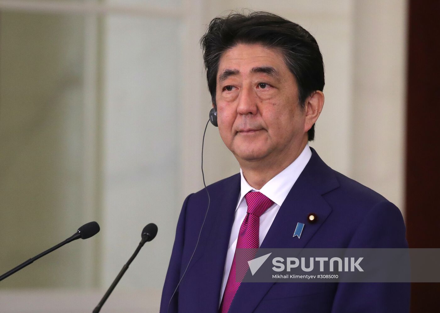 Russian President Vladimir Putin meets with Japanese Prime Minister Shinzo Abe