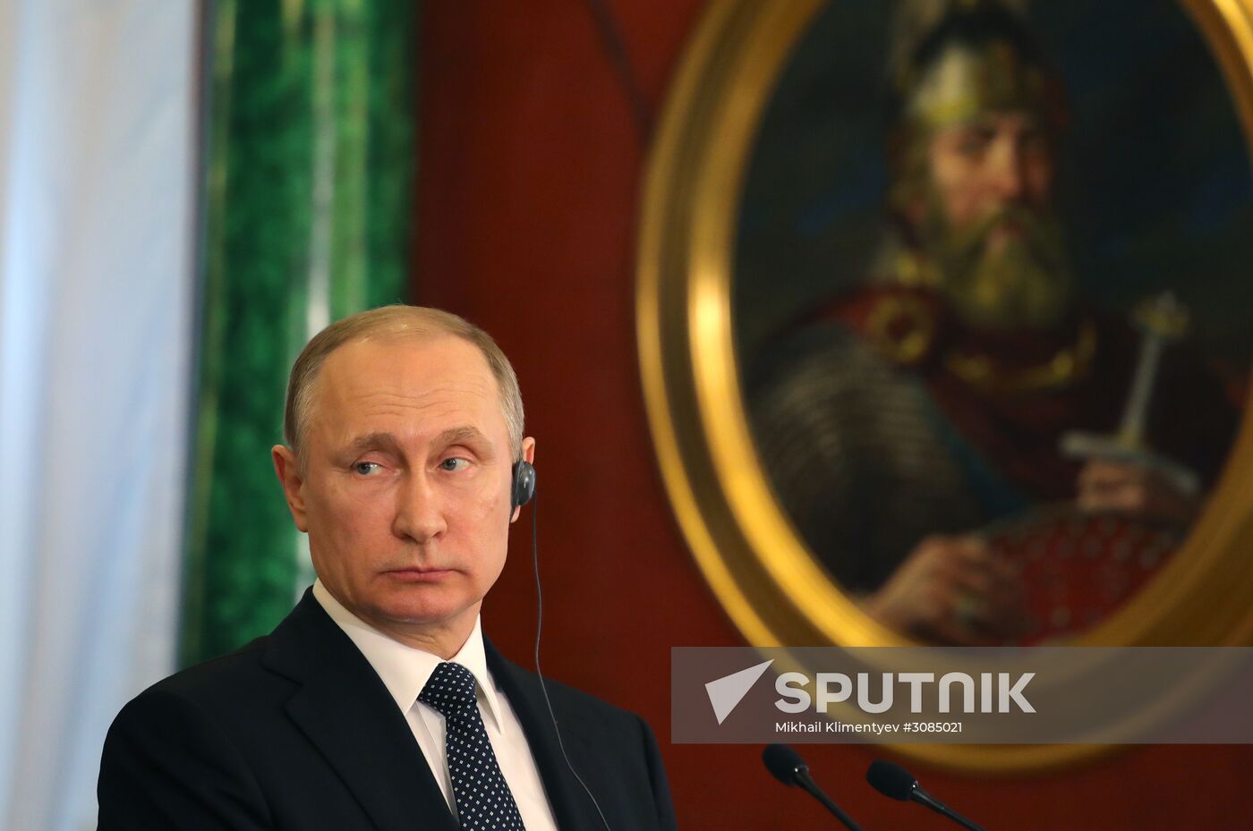 Russian President Vladimir Putin meets with Japanese Prime Minister Shinzo Abe