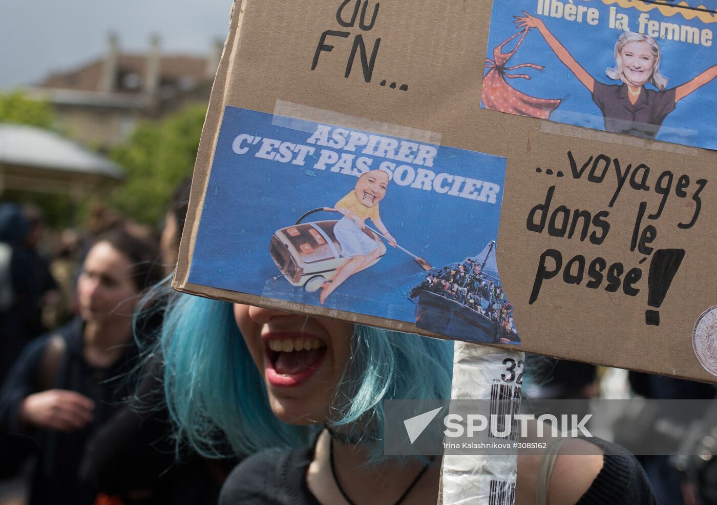 Students protest against candidates for presidency in Paris