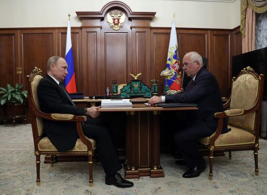 President Putin meets with Rostec Corporation CEO Chemezov