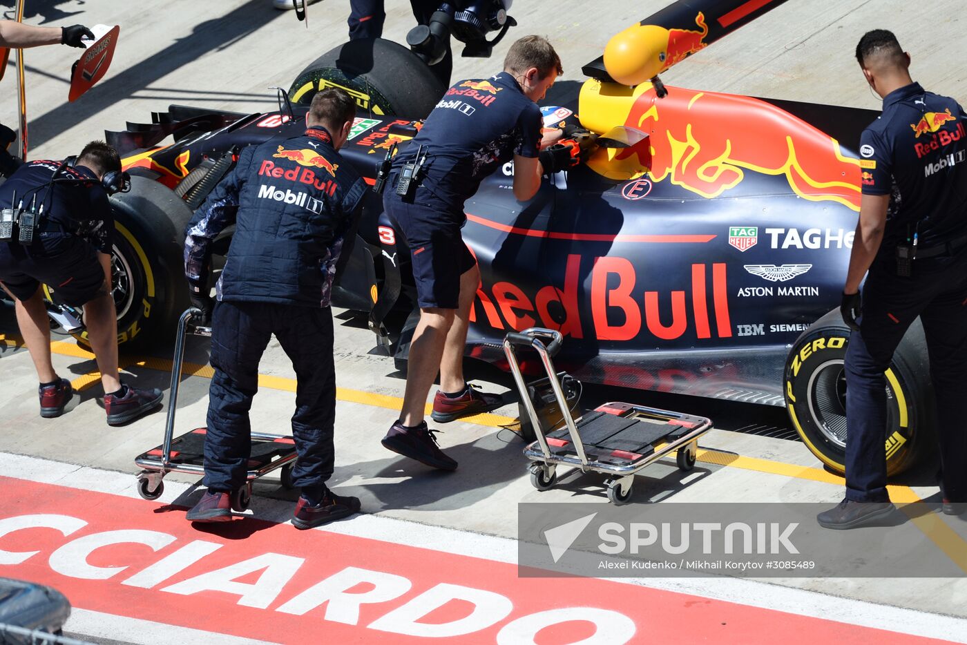Car racing. Formula 1 Grand Prix of Russia. Free races. First session