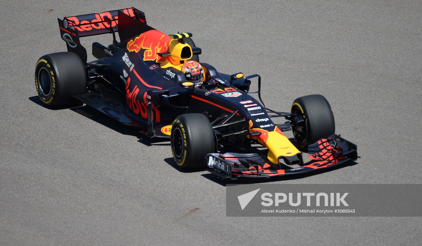 Car racing. Formula 1 Grand Prix of Russia. Free races. First session