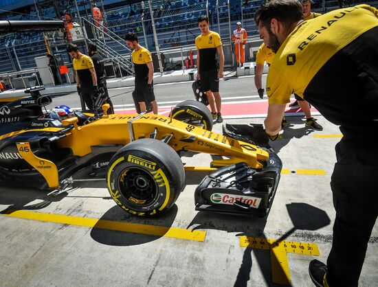 Car racing. Formula 1 Grand Prix of Russia. Free races. First session