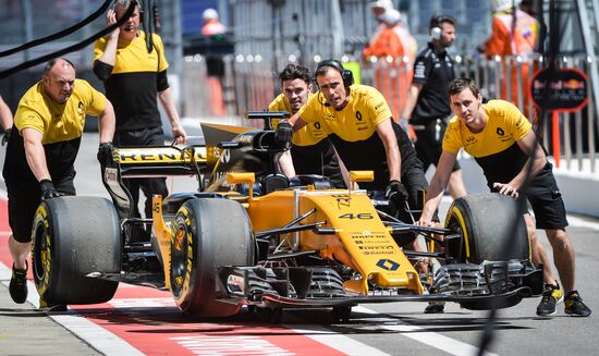Car racing. Formula 1 Grand Prix of Russia. Free races. First session