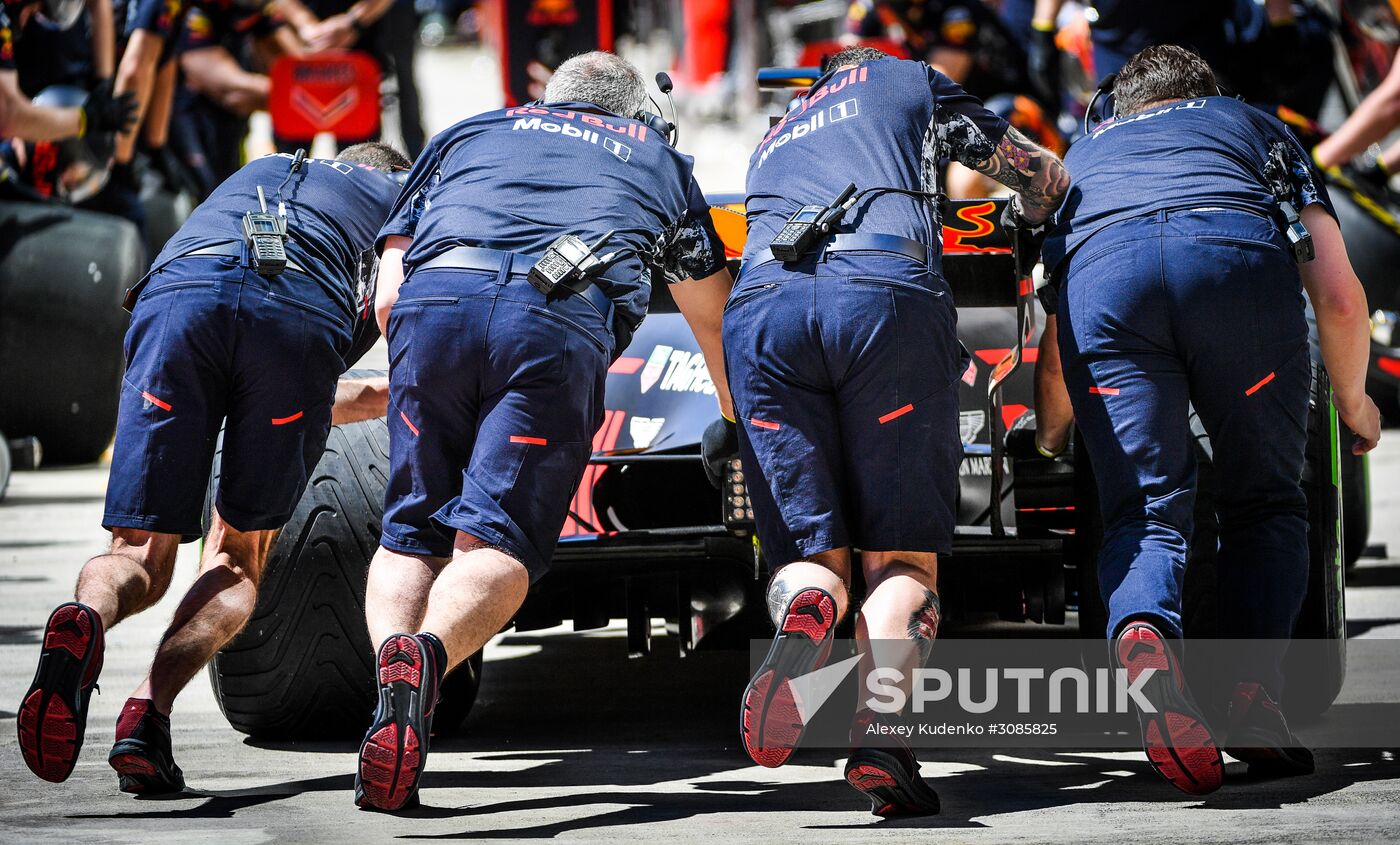 Car racing. Formula 1 Grand Prix of Russia. Free races. First session