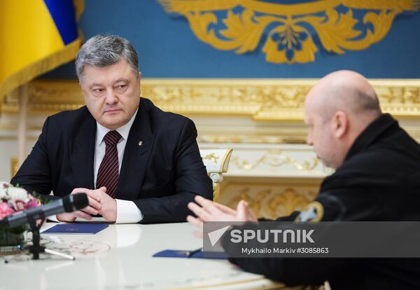Ukrainian President Poroshenko holds meeting with Lutsenko and Turchinov