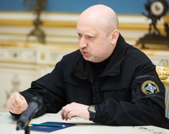 Ukrainian President Poroshenko holds meeting with Lutsenko and Turchinov