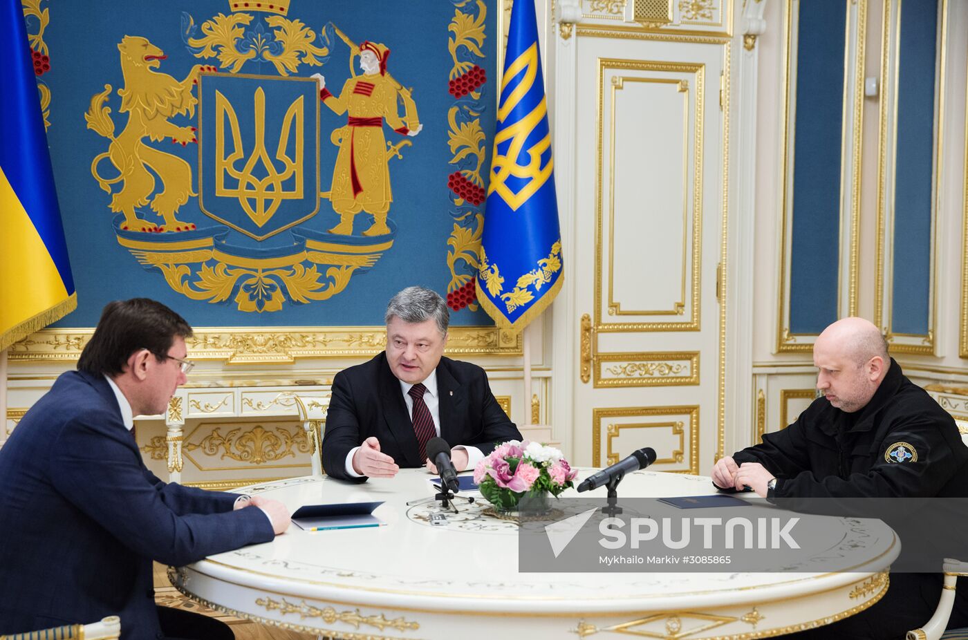 Ukrainian President Poroshenko holds meeting with Lutsenko and Turchinov