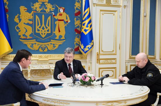 Ukrainian President Poroshenko holds meeting with Lutsenko and Turchinov