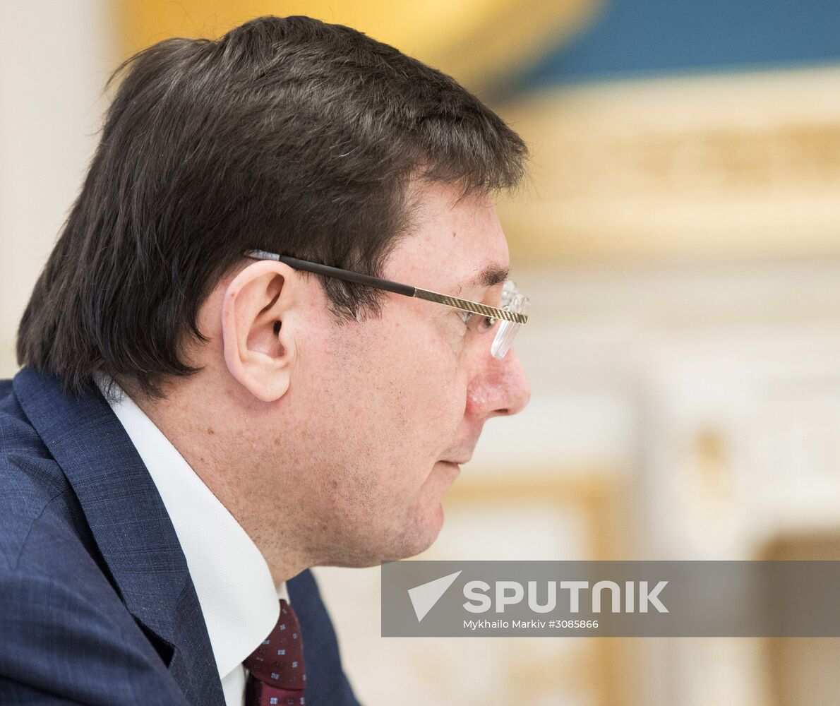 Ukrainian President Poroshenko holds meeting with Lutsenko and Turchinov