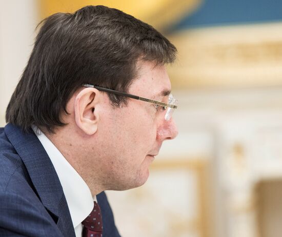 Ukrainian President Poroshenko holds meeting with Lutsenko and Turchinov