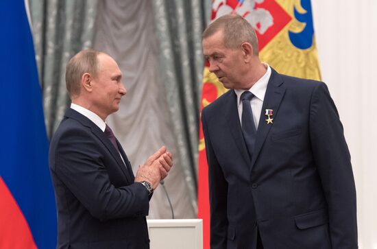 President Putin presents Hero of Labor medals