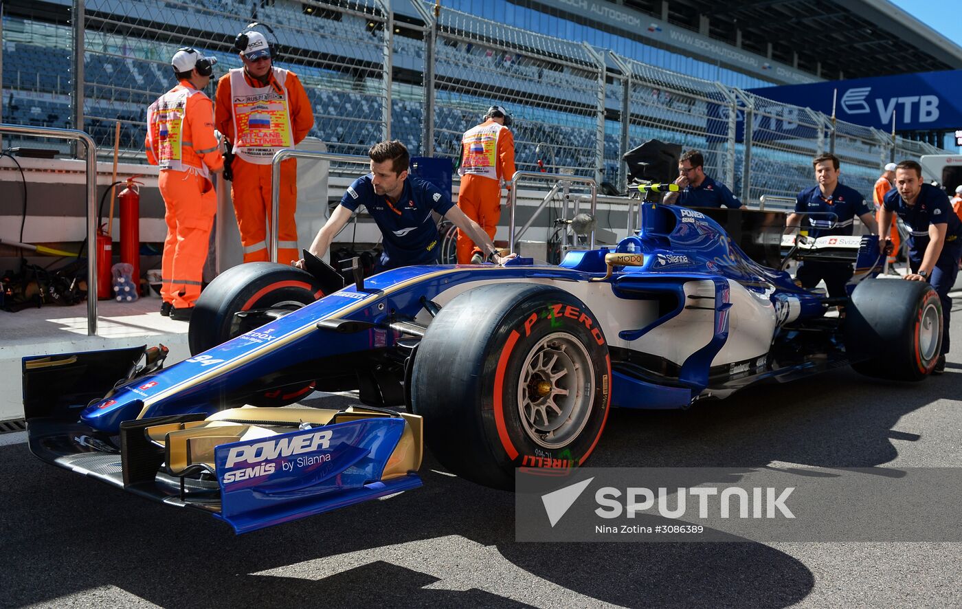 2017 Formula 1 VTB Russian Grand Prix. Pit stop training