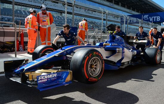 2017 Formula 1 VTB Russian Grand Prix. Pit stop training