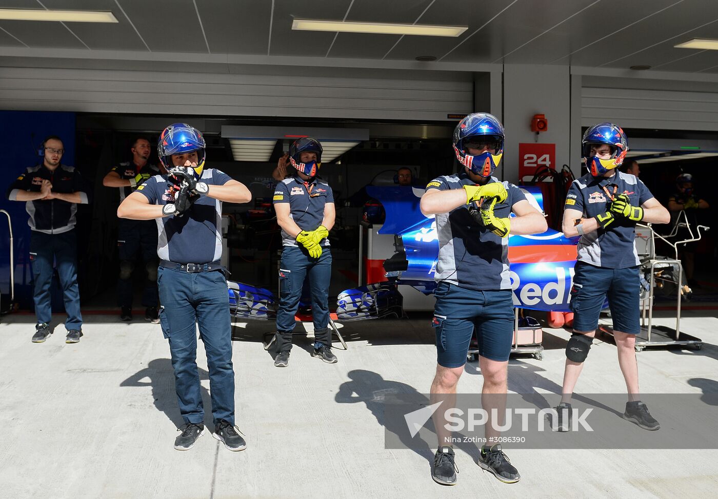 2017 Formula 1 VTB Russian Grand Prix. Pit stop training