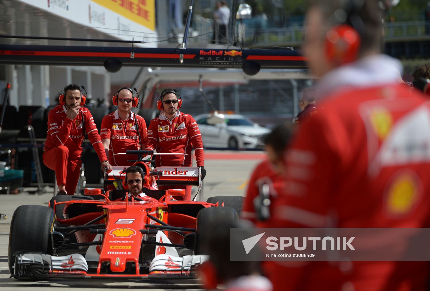 Car racing. Formula 1 Grand Prix of Russia. Free races. Third session