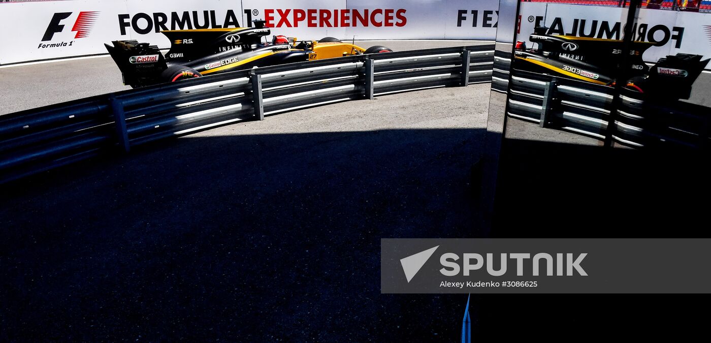 Auto racing. Formula 1 Russian Grand Prix. Free practice. Third session