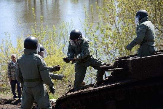 WWII tank recovered from Don river by Western Military District engineers