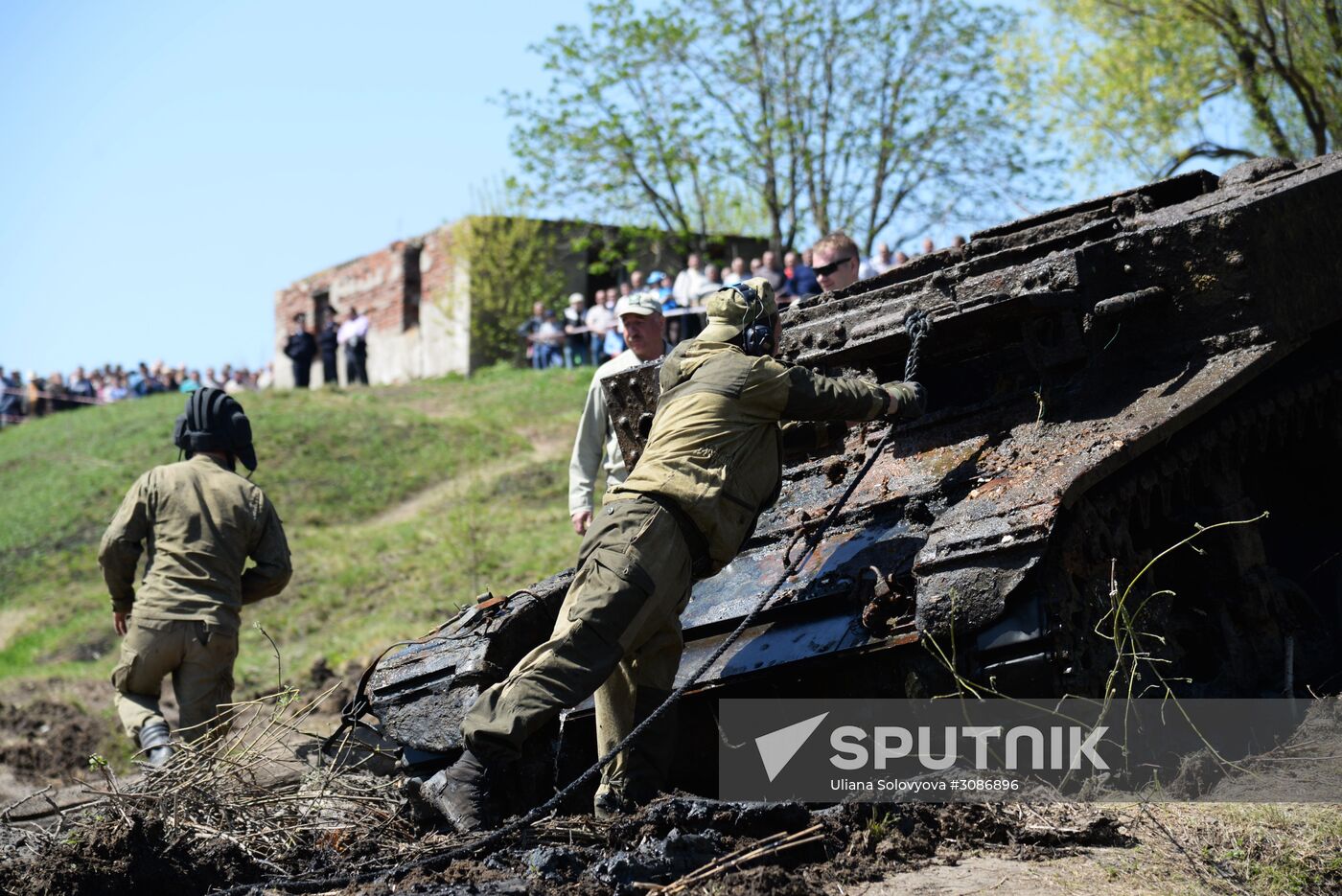 WWII tank recovered from Don riverbed by Western Military District engineers
