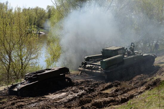 WWII tank recovered from Don riverbed by Western Military District engineers