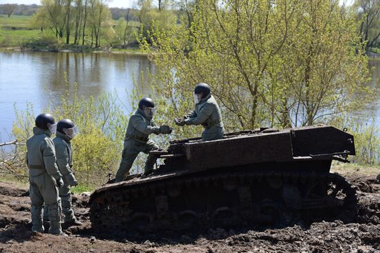 WWII tank recovered from Don riverbed by Western Military District engineers