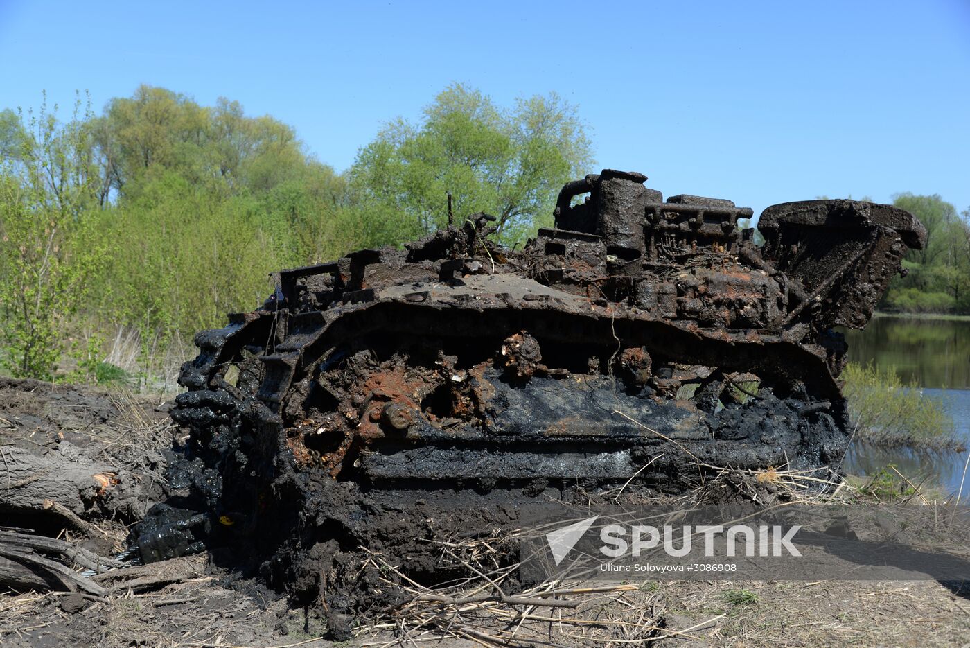 WWII tank recovered from Don riverbed by Western Military District engineers