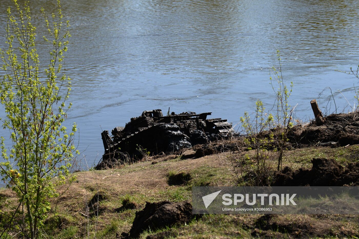WWII tank recovered from Don riverbed by Western Military District engineers