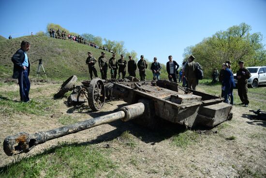 WWII tank recovered from Don riverbed by Western Military District engineers