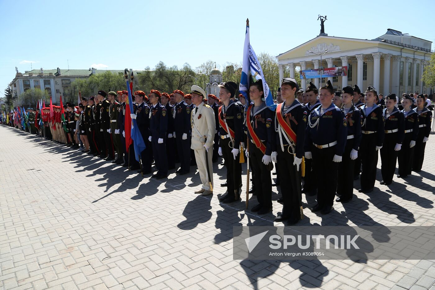 Belgorod Regionэы Young Army groups and cadet classes holda parade