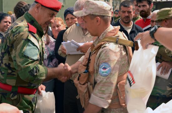 Russian military deliver humanitarian aid to Squbin, Syria