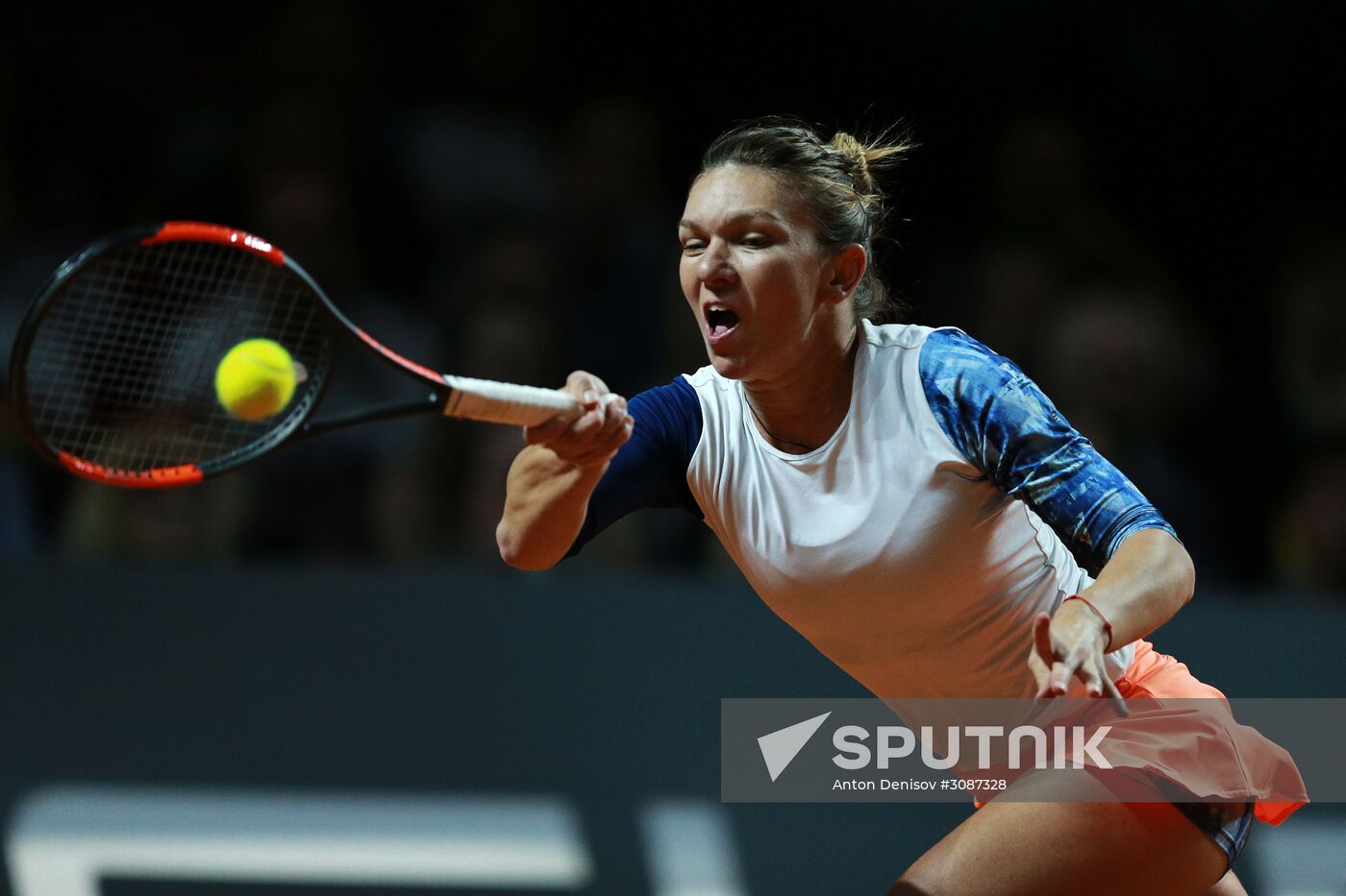 WTA Porsche Tennis Grand Prix 2017. Day Six