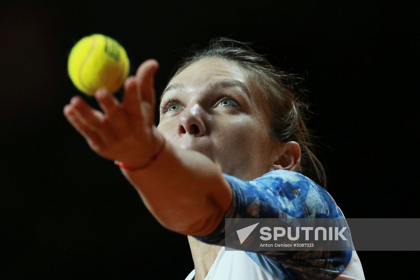 WTA Porsche Tennis Grand Prix 2017. Day Six