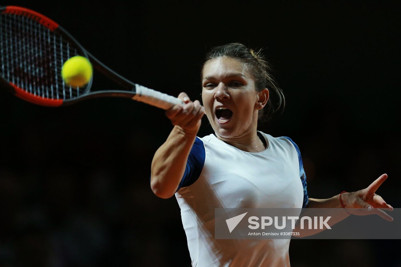 WTA Porsche Tennis Grand Prix 2017. Day Six