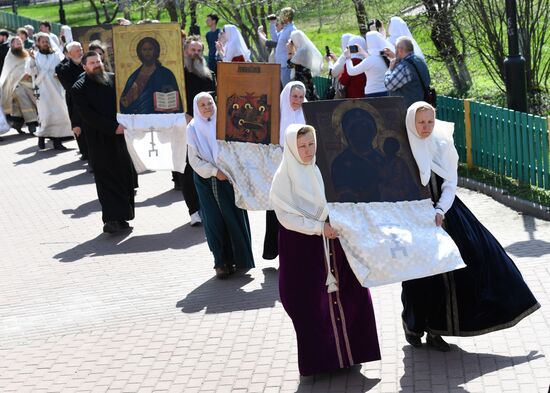 Sunday of the Holy Myrrhbearers