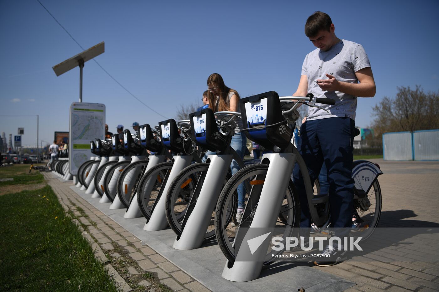 Bike rental stations open in Moscow