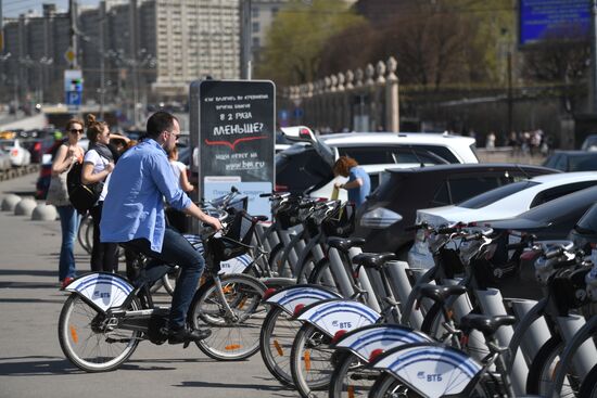 Bike rental stations open in Moscow