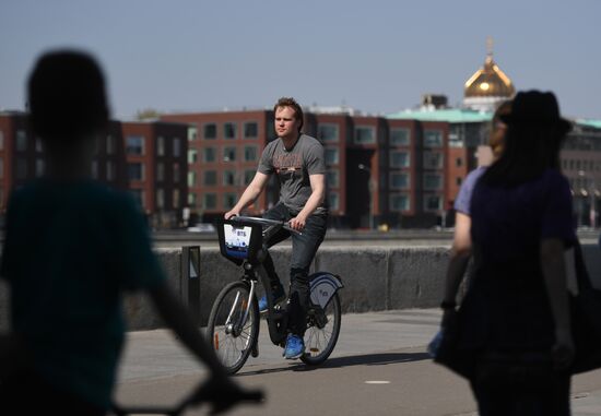 Bike rental stations open in Moscow