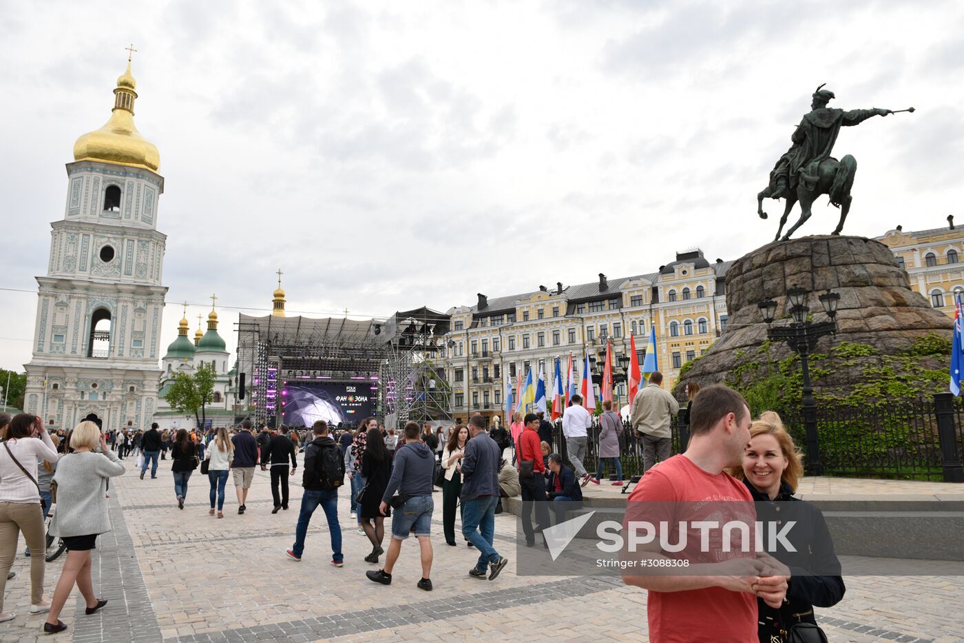 Eurovision 2017 fan zone opens in Kiev
