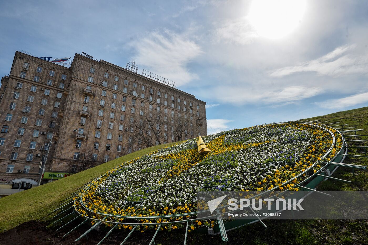 Flower clock on Poklonnaya Hill