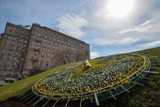 Flower clock on Poklonnaya Hill