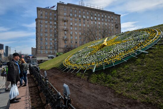 Flower clock at Poklonnaya Hill