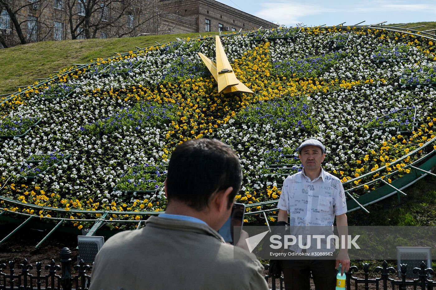 Flower clock at Poklonnaya Hill